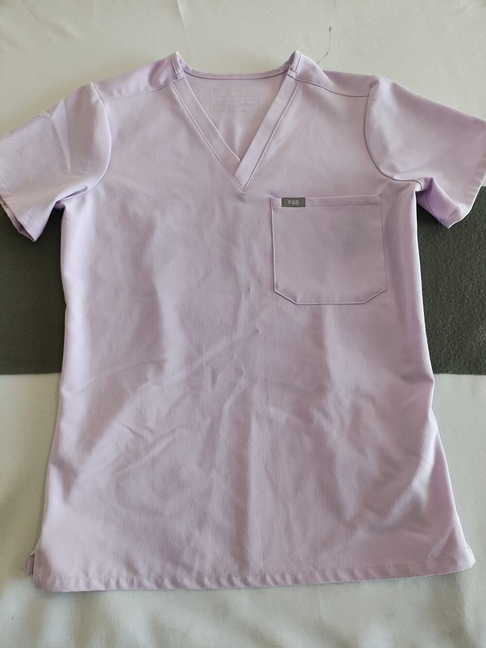 FIGS Women's Catarina Scrub Top in Lilac Dawn Light Lavender Size XS
